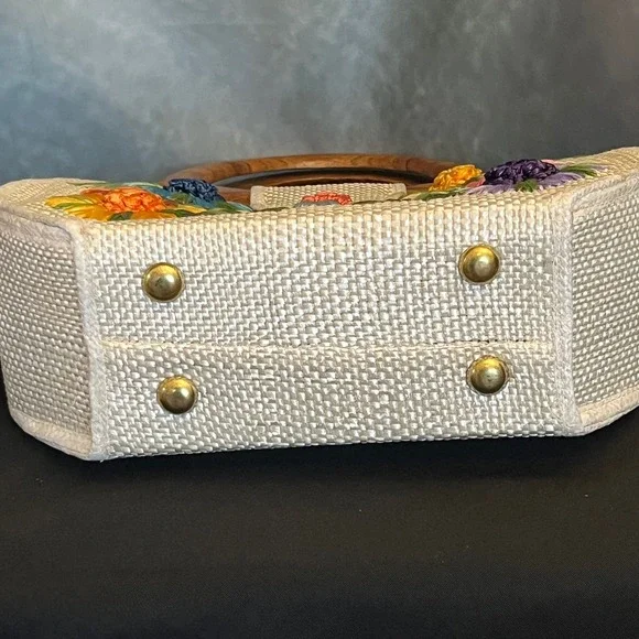 Unique Vintage Woven Straw Tote Bag Wooden Handles Embroidered Floral Design - Picture 8 of 11